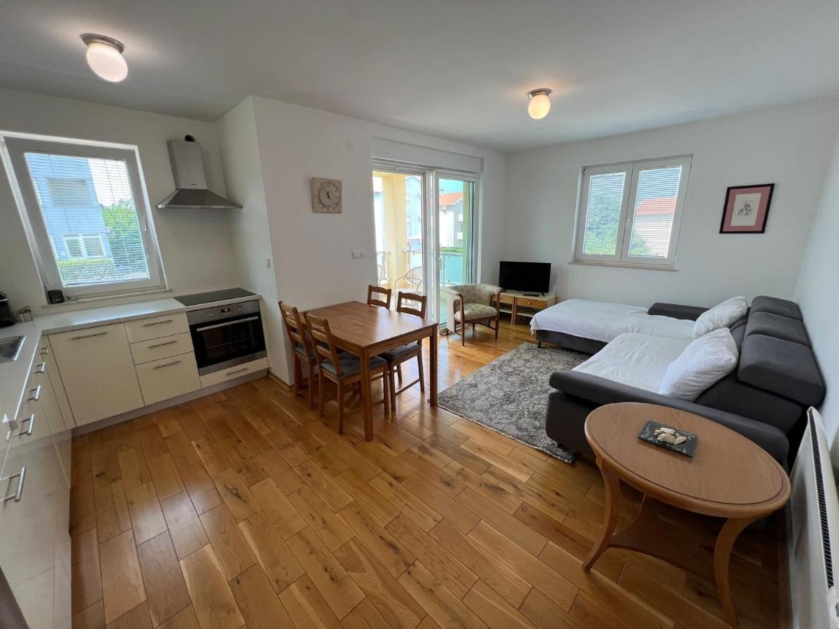 Apartman Sven Malinska Exteriör bild